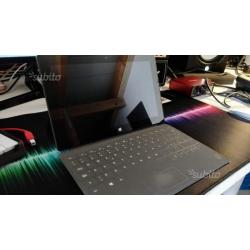 Microsoft Surface Pro con Tastiera Touch Cover